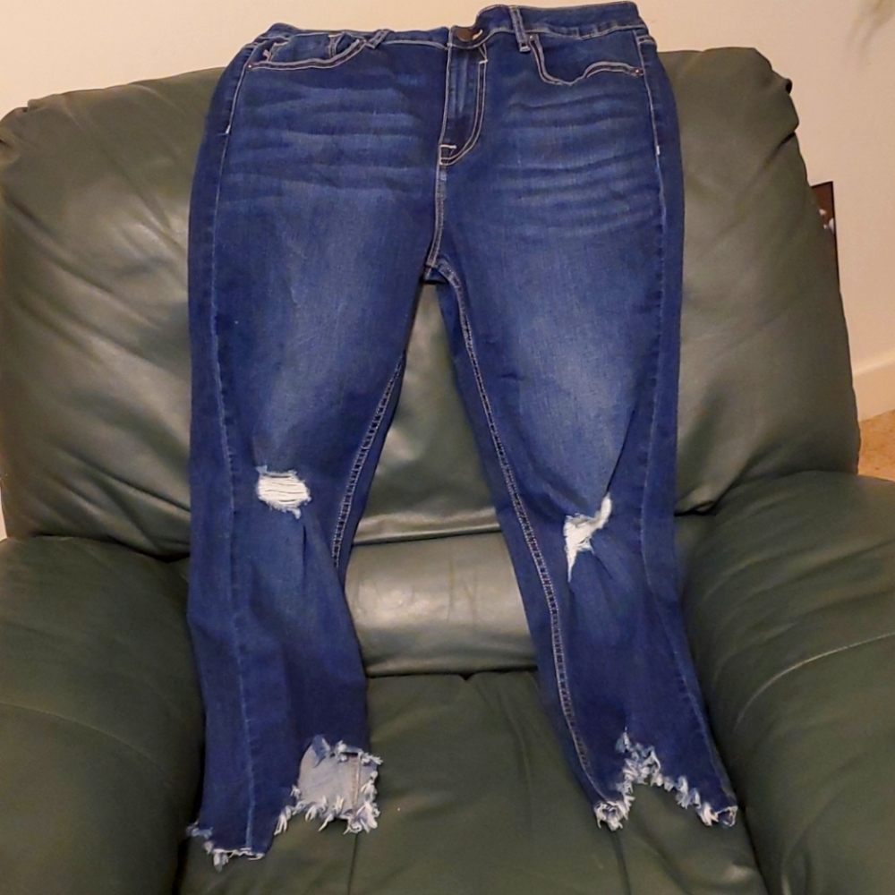 Distressed Jeans with Asymmetrical Fraying